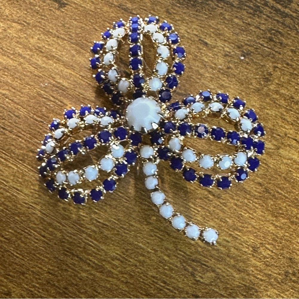 Hobe 1965 Brooch